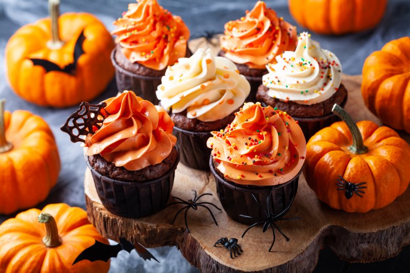 Halloween cupcakes that are orthodontic treatment safe