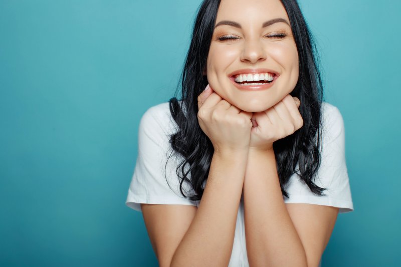 Lady smiles without braces